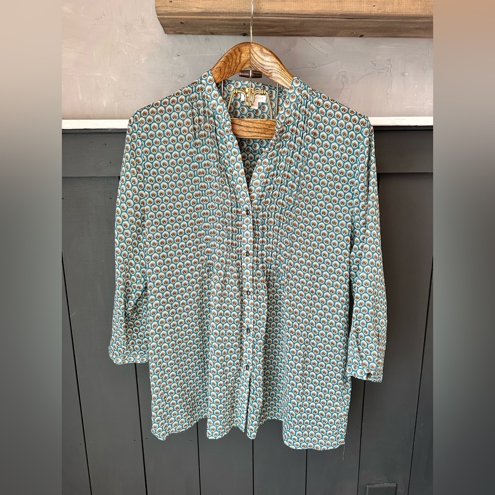 Women’s Charter Club Cream Tan Blue Button Up Patterned Blouse XL‎